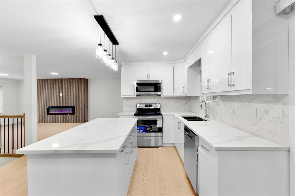 11633 87a Avenue, Surrey, British Columbia  V4C 3B2 - Photo 2 - R3065162