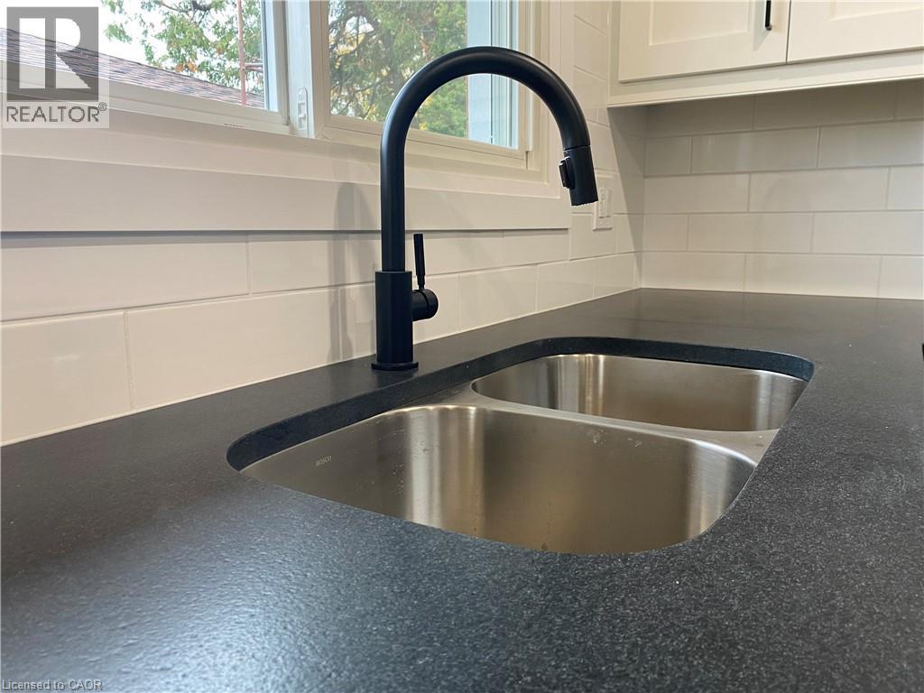 1067 Bernhardt Street, Cambridge, Ontario N3H 2X9 - Photo 5 - 40785667