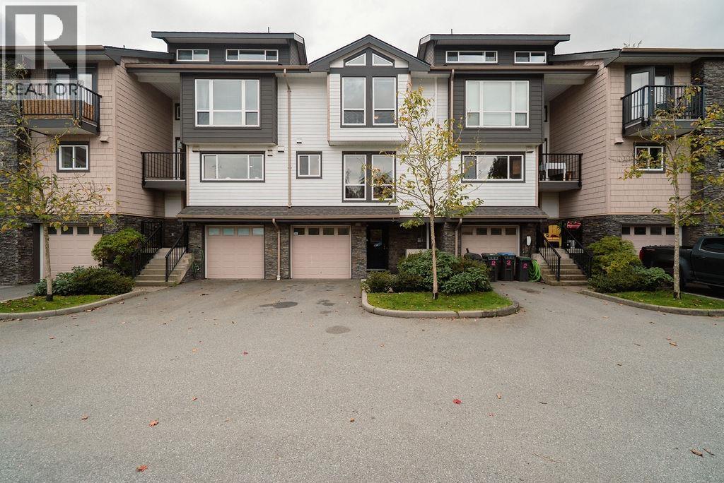 3 1233 MAIN STREET, Squamish, British Columbia