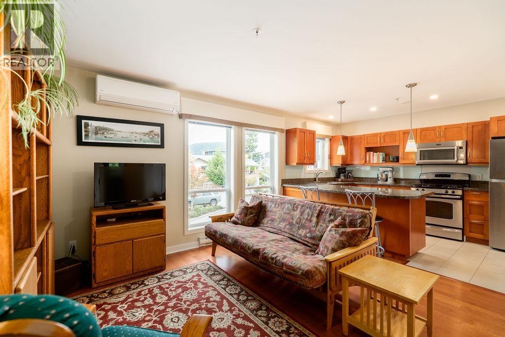 3 1233 Main Street, Squamish, British Columbia V8B 0P7 - Photo 3 - R3057278