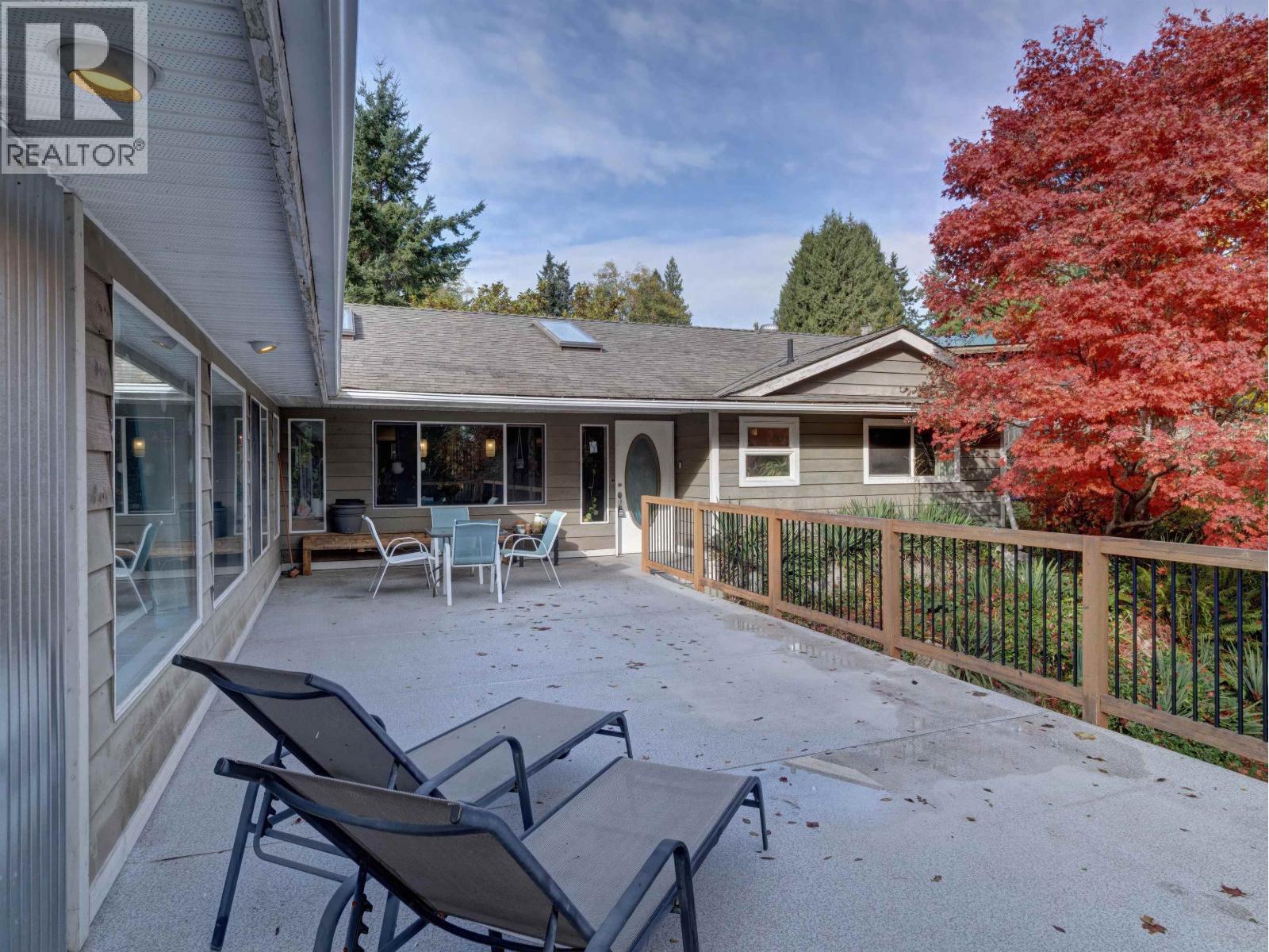 143 Pratt Road, Gibsons, British Columbia  V0N 1V3 - Photo 1 - R3065417