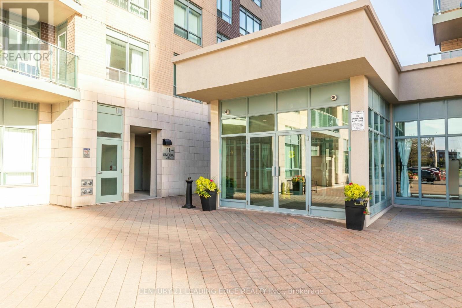 712 - 11 Oneida Crescent, Richmond Hill, Ontario L4B 0A1 - Photo 3 - N12507648