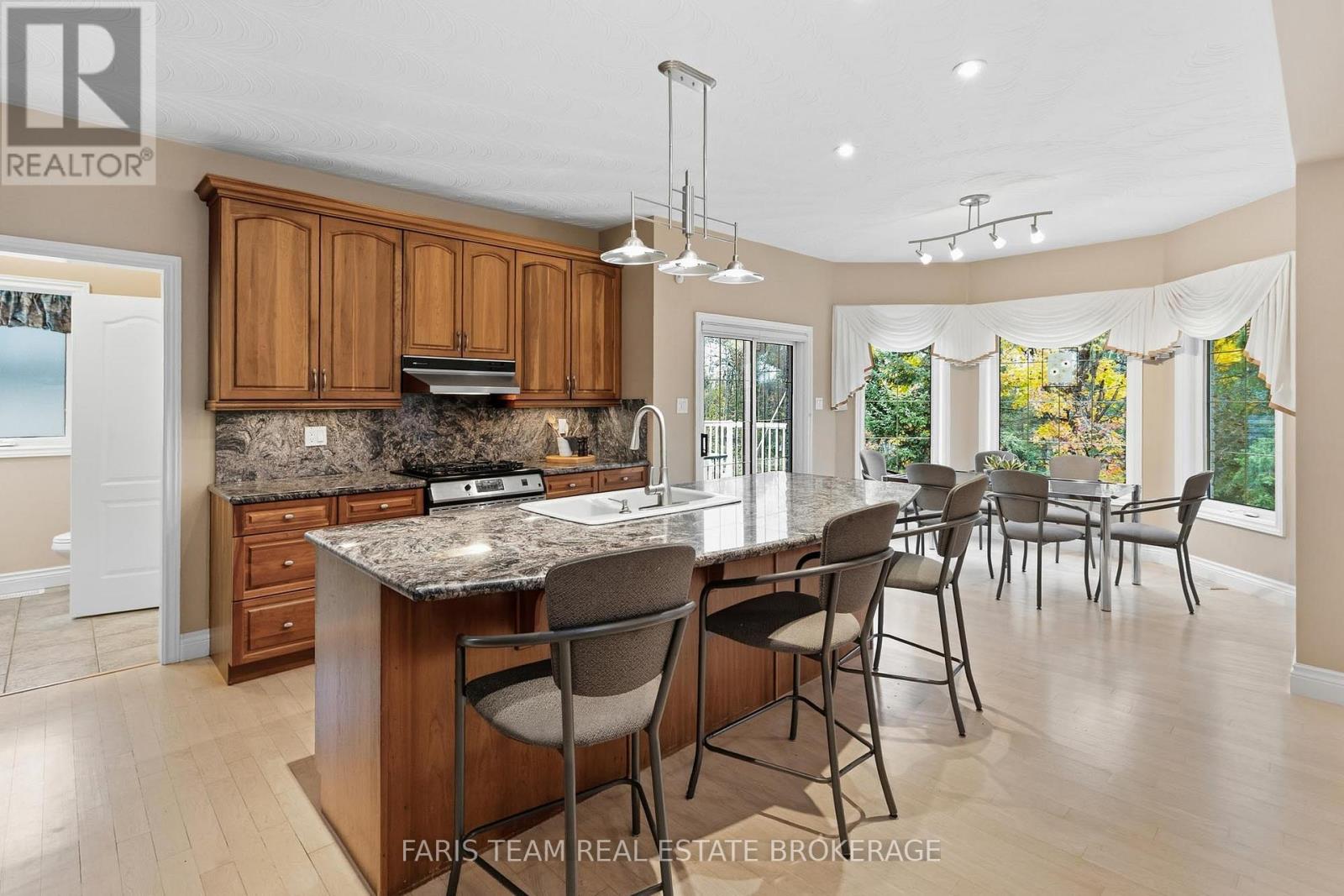 41 Paddy Dunn's Circle, Springwater, Ontario  L9X 0T2 - Photo 5 - S12513200