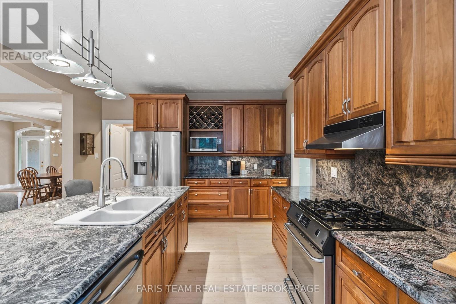 41 Paddy Dunn's Circle, Springwater, Ontario  L9X 0T2 - Photo 6 - S12513200