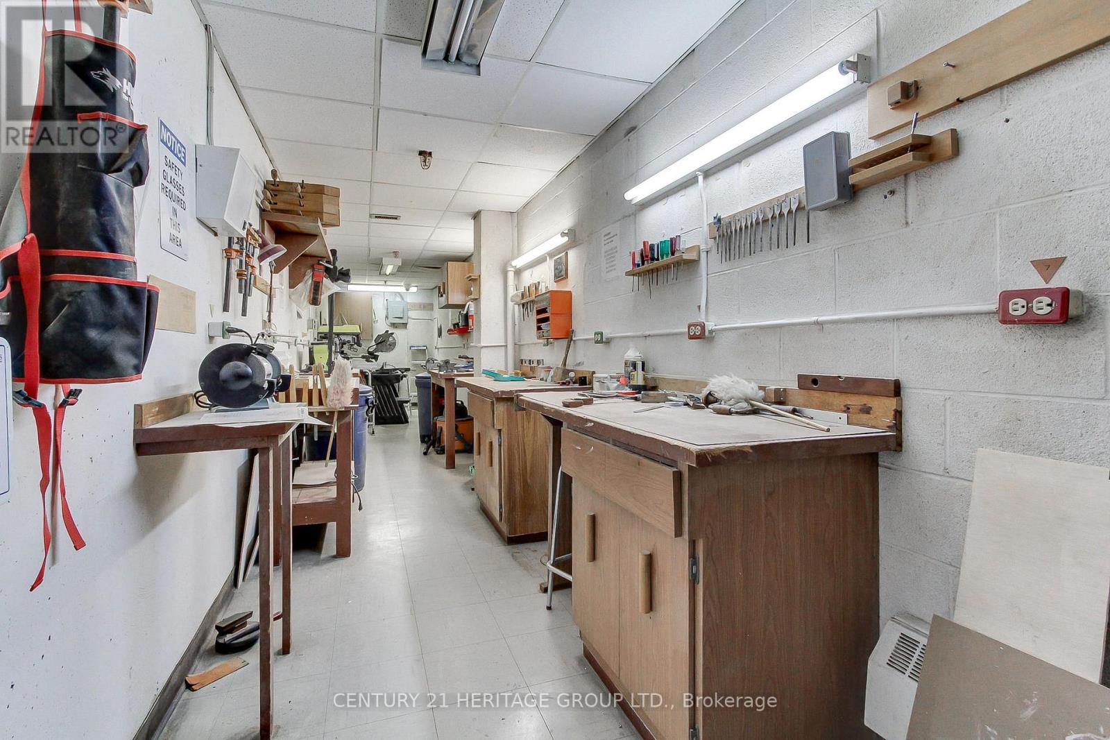 402 - 75 Wynford Heights Crescent, Toronto, Ontario  M3C 3H9 - Photo 37 - C12516478