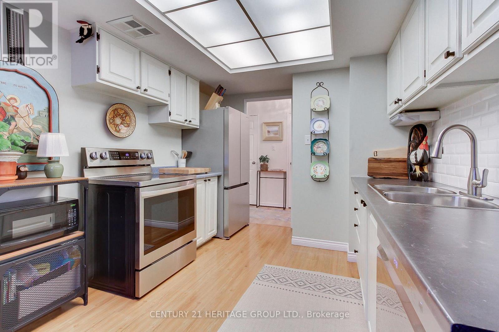 402 - 75 Wynford Heights Crescent, Toronto, Ontario  M3C 3H9 - Photo 7 - C12516478