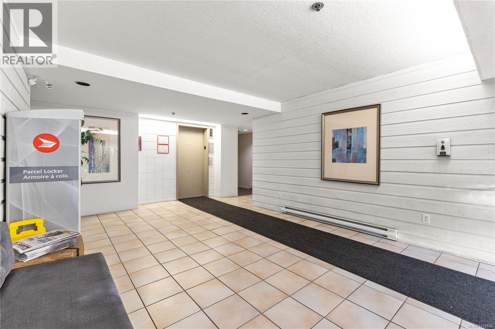 309 3277 Glasgow Ave, Saanich, British Columbia  V8X 1M3 - Photo 3 - 1018840