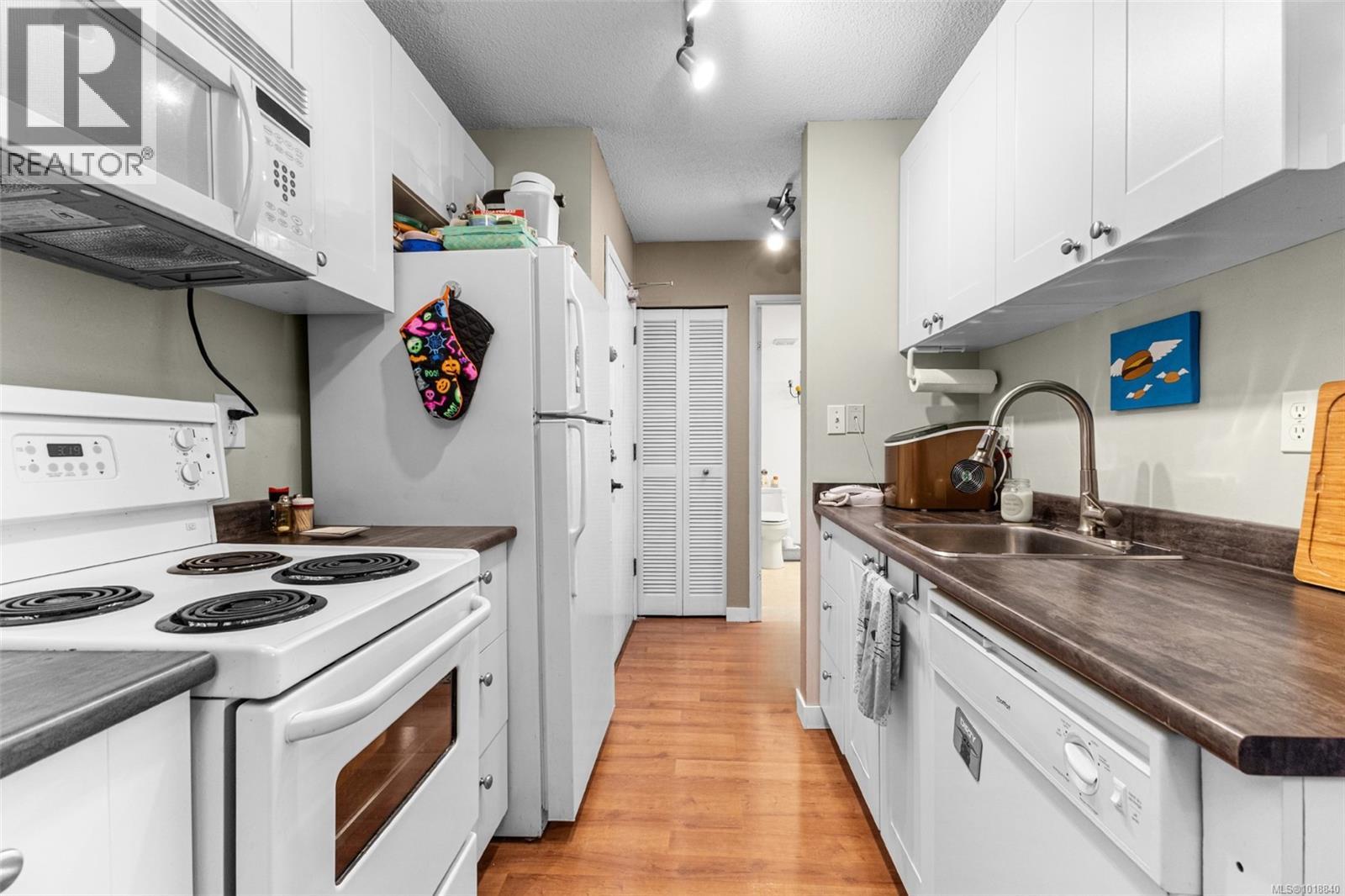 309 3277 Glasgow Ave, Saanich, British Columbia  V8X 1M3 - Photo 6 - 1018840