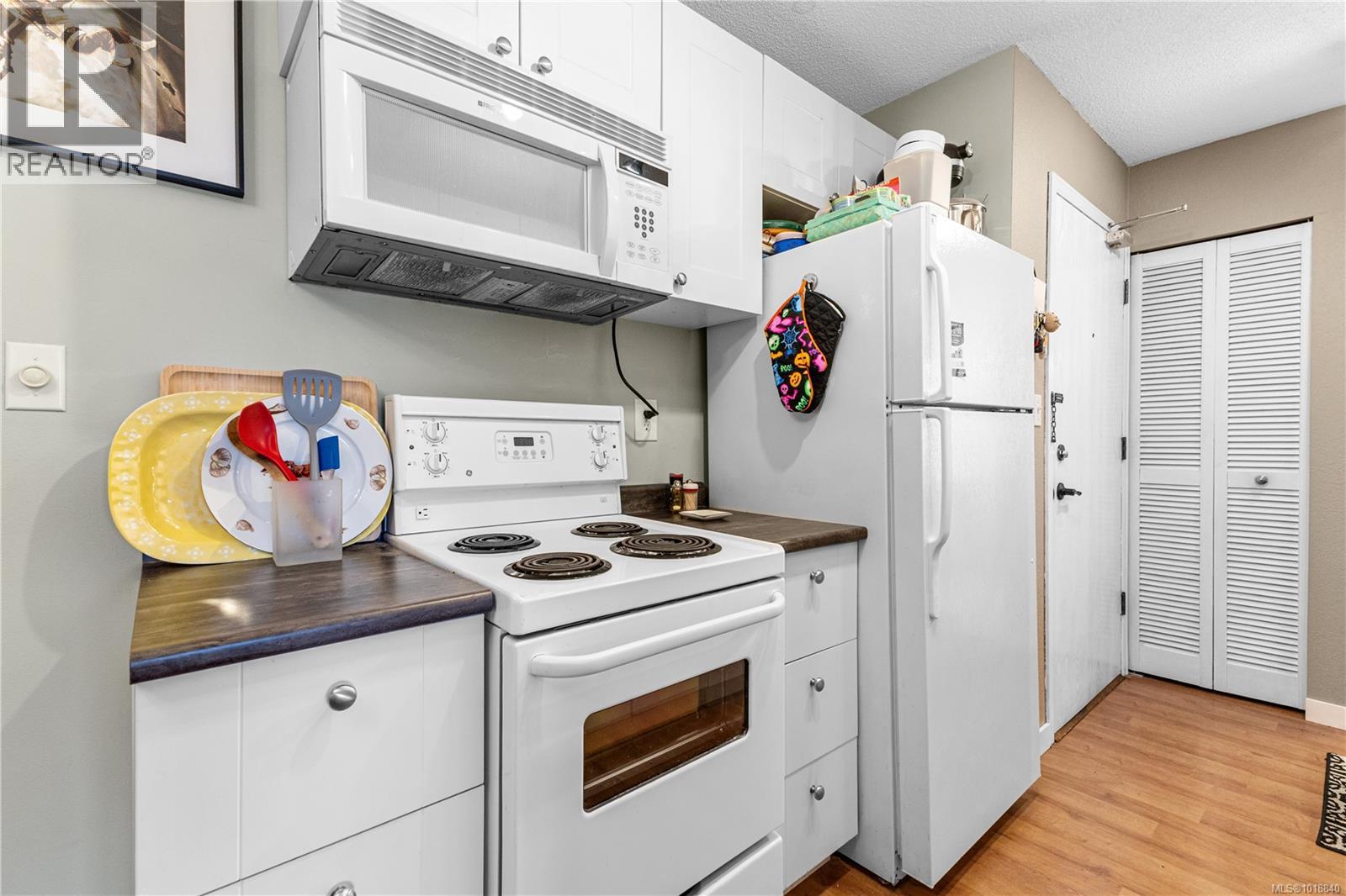 309 3277 Glasgow Ave, Saanich, British Columbia  V8X 1M3 - Photo 8 - 1018840