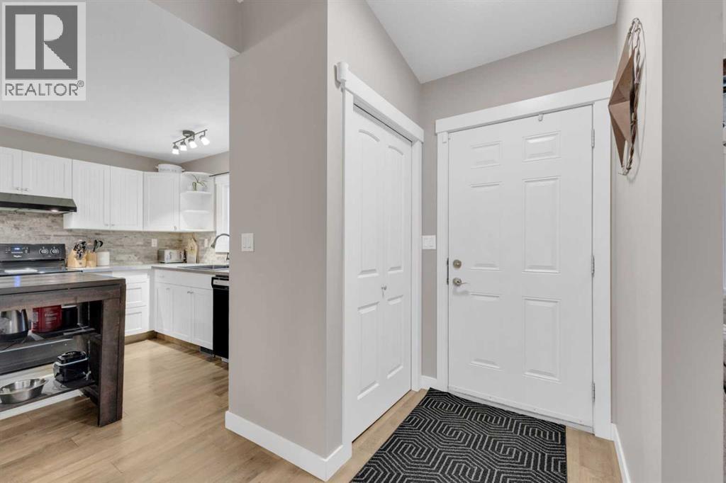 25 Erickson Drive, Red Deer, Alberta  T4R 1X8 - Photo 3 - A2267934