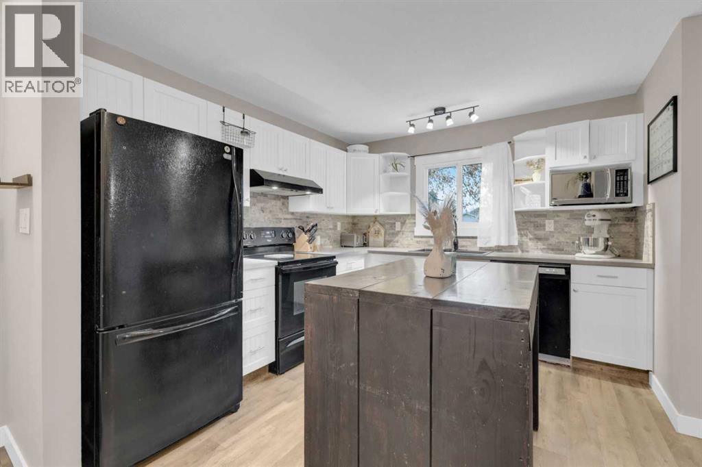 25 Erickson Drive, Red Deer, Alberta  T4R 1X8 - Photo 4 - A2267934