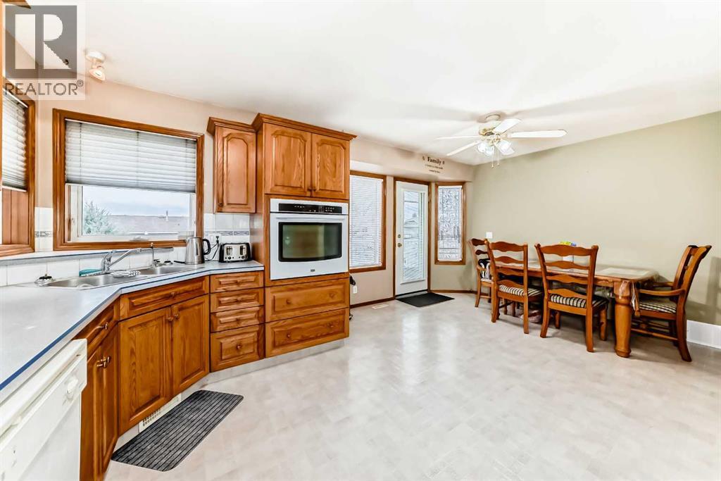 49 Kingston Drive, Red Deer, Alberta  T4P 3P9 - Photo 6 - A2268896