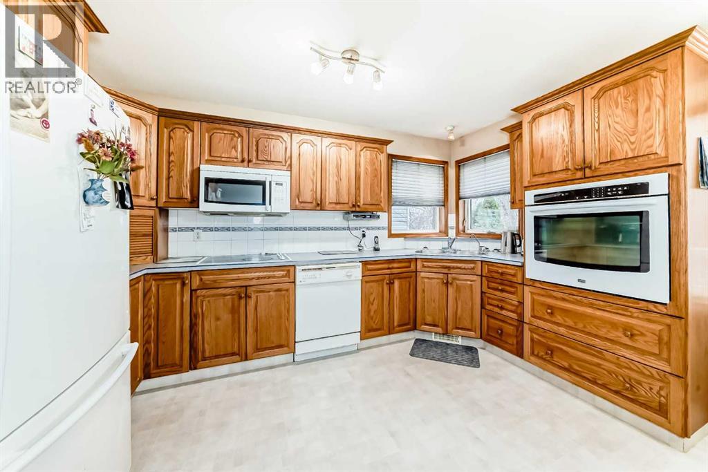 49 Kingston Drive, Red Deer, Alberta  T4P 3P9 - Photo 5 - A2268896