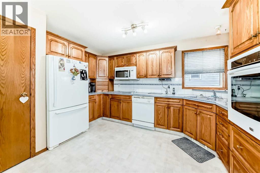 49 Kingston Drive, Red Deer, Alberta  T4P 3P9 - Photo 4 - A2268896