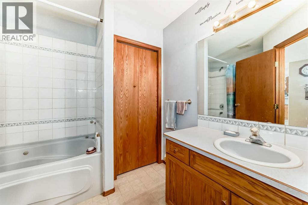 49 Kingston Drive, Red Deer, Alberta  T4P 3P9 - Photo 25 - A2268896