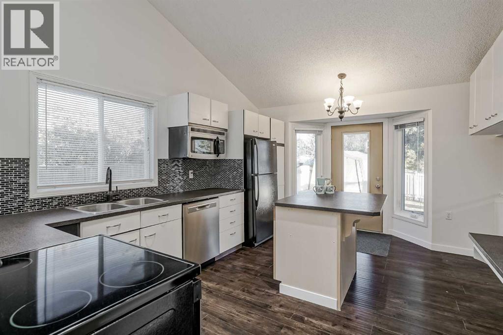 8 Millbank Road Sw, Calgary, Alberta  T2Y 2B7 - Photo 8 - A2266962