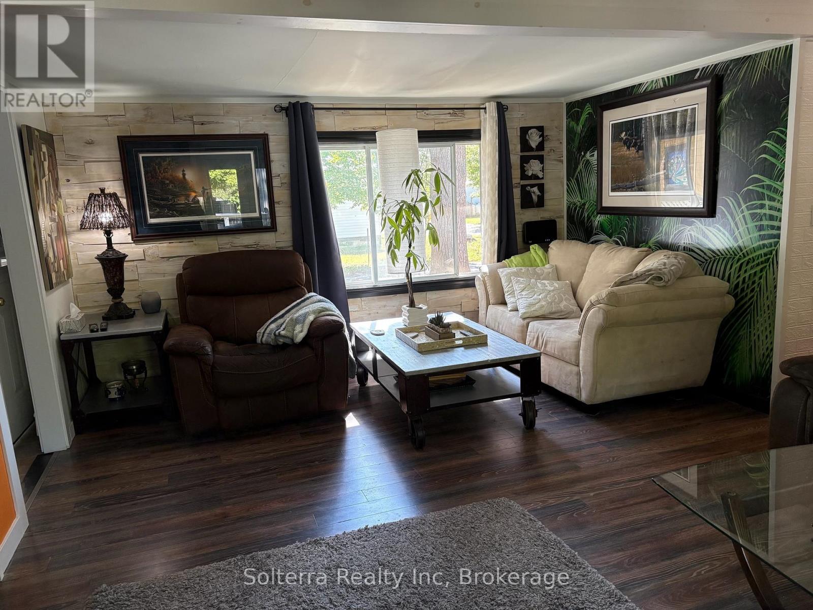 Unit #402 - 1713 Highway 11 S, Gravenhurst, Ontario P0E 1G0 - Photo 16 - X12361417