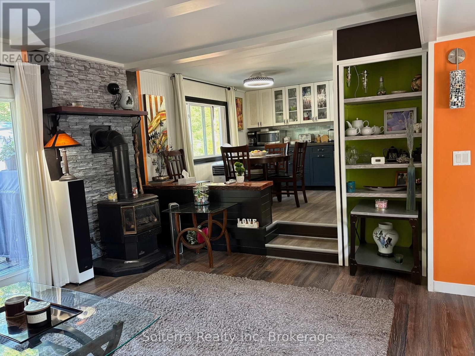 Unit #402 - 1713 Highway 11 S, Gravenhurst, Ontario P0E 1G0 - Photo 13 - X12361417