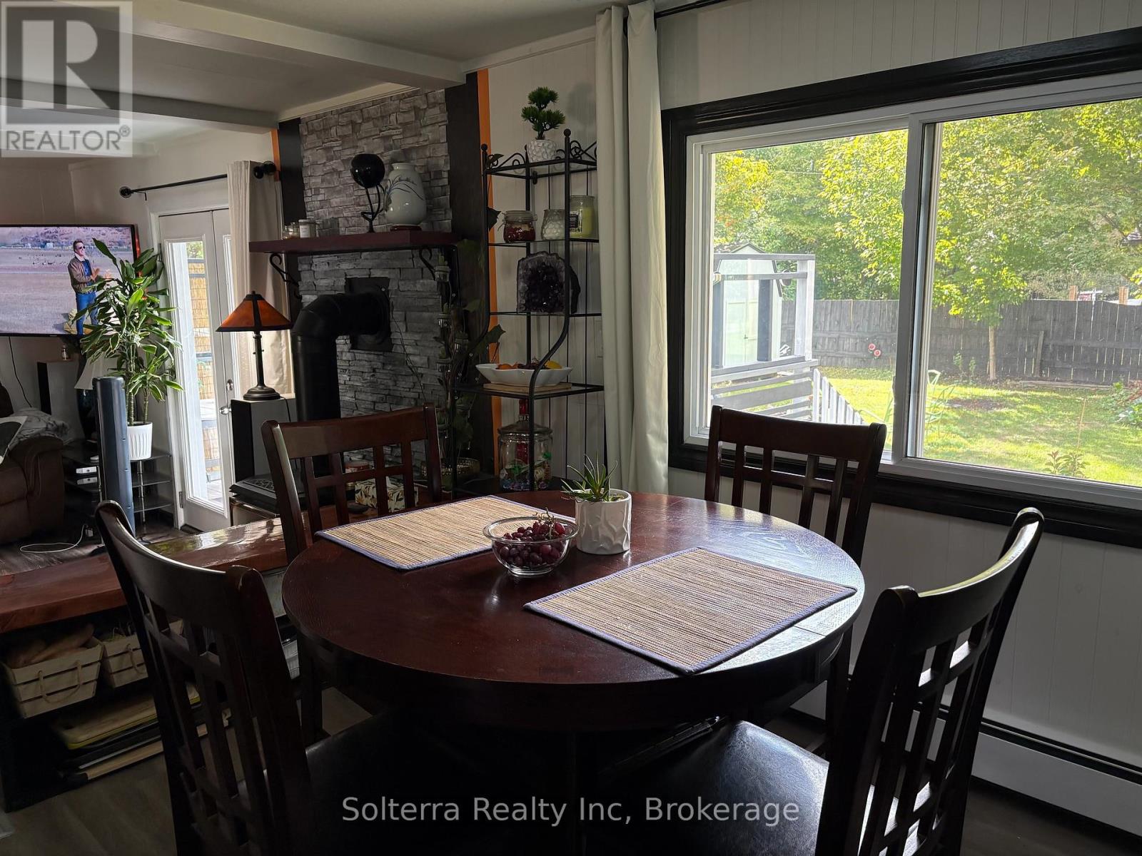 Unit #402 - 1713 Highway 11 S, Gravenhurst, Ontario P0E 1G0 - Photo 15 - X12361417