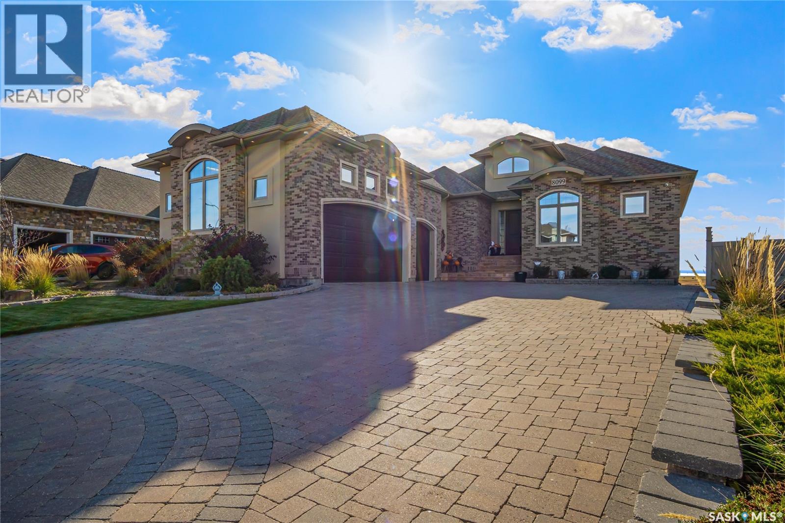 8099 Wascana Gardens Crescent, Regina, Saskatchewan  S4V 1G2 - Photo 2 - SK023580