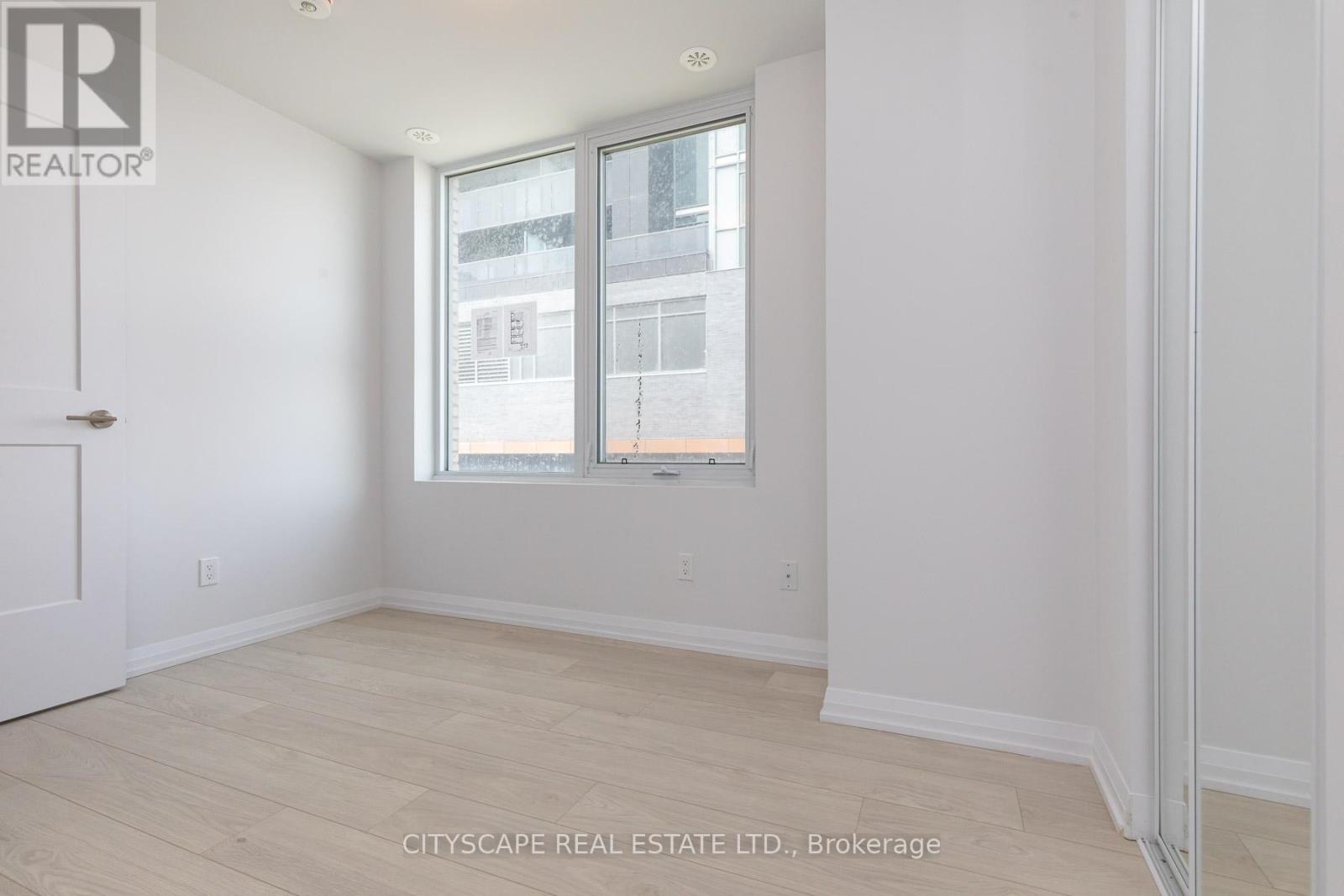 Th 01 - 1010 Portage Parkway, Vaughan, Ontario  L4K 0K3 - Photo 13 - N12509414