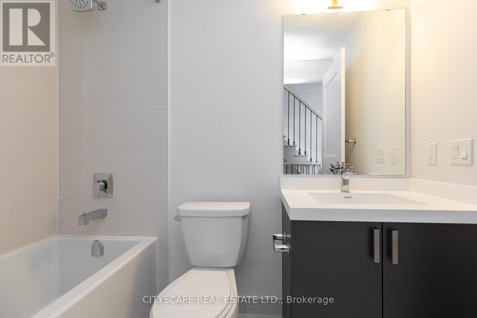 Th 01 - 1010 Portage Parkway, Vaughan, Ontario  L4K 0K3 - Photo 14 - N12509414