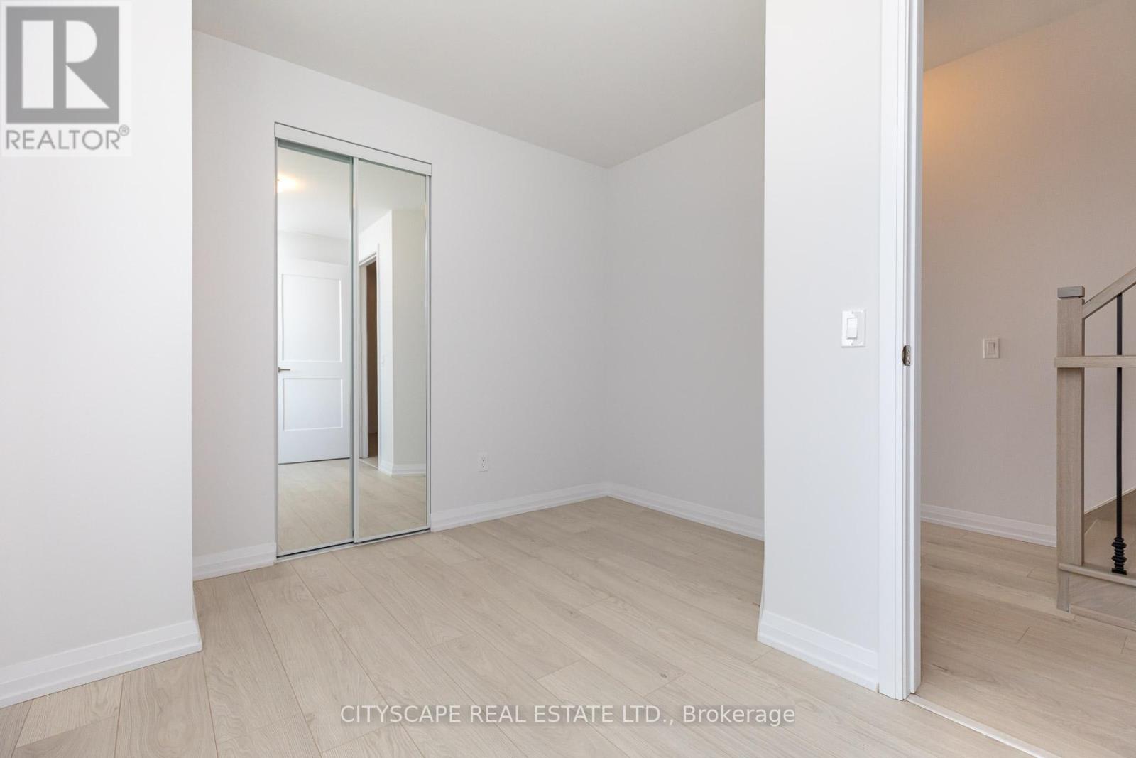 Th 01 - 1010 Portage Parkway, Vaughan, Ontario  L4K 0K3 - Photo 12 - N12509414