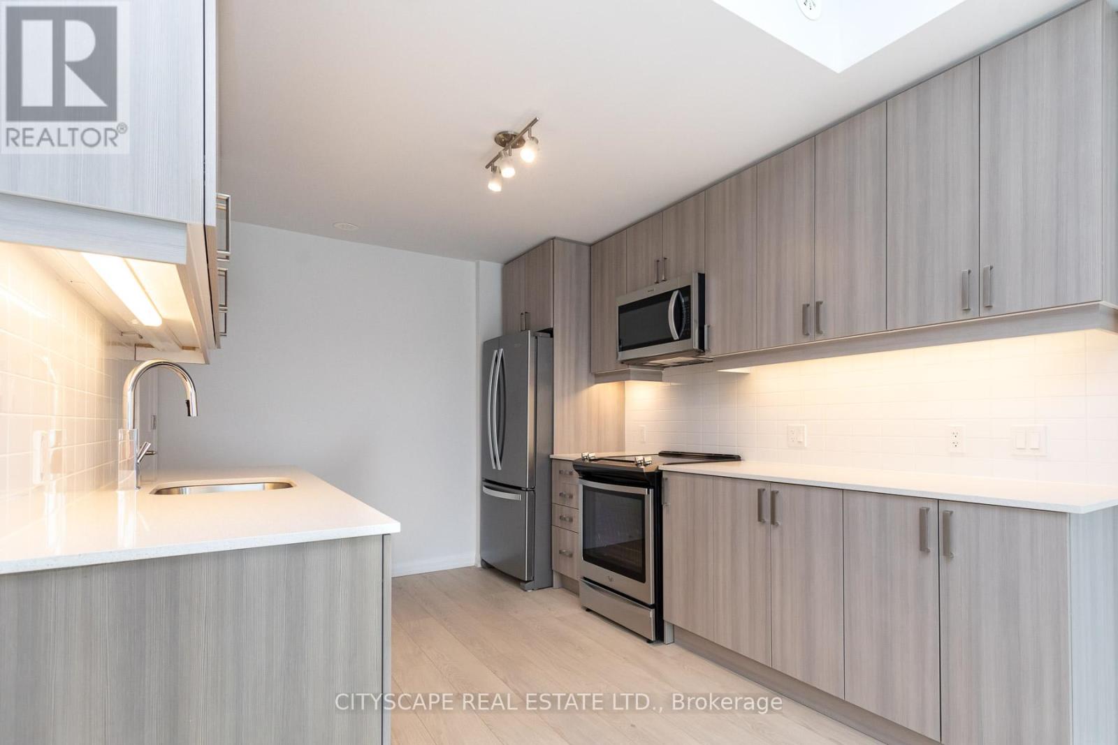 Th 01 - 1010 Portage Parkway, Vaughan, Ontario  L4K 0K3 - Photo 5 - N12509414