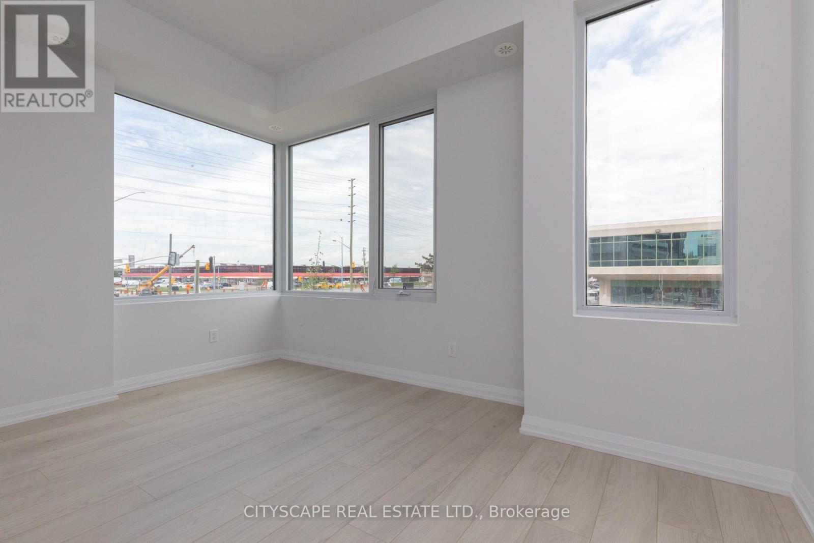 Th 01 - 1010 Portage Parkway, Vaughan, Ontario  L4K 0K3 - Photo 10 - N12509414