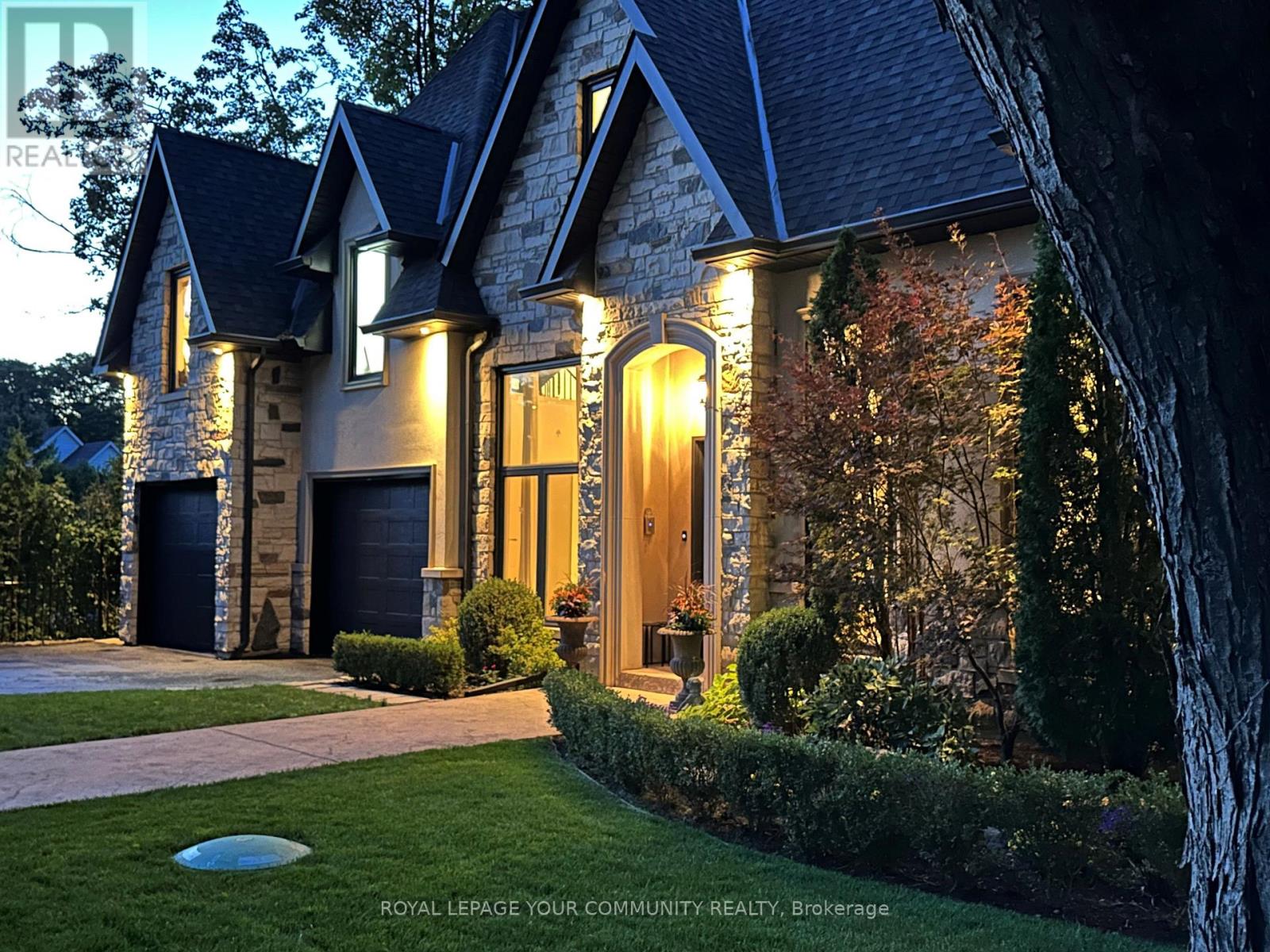 378 Old Bloomington Road, Aurora, Ontario L4G 0M2 - Photo 2 - N12515176