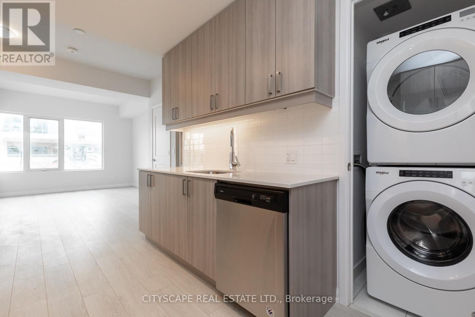 Th 01 - 1010 Portage Parkway, Vaughan, Ontario  L4K 0K3 - Photo 7 - N12509414