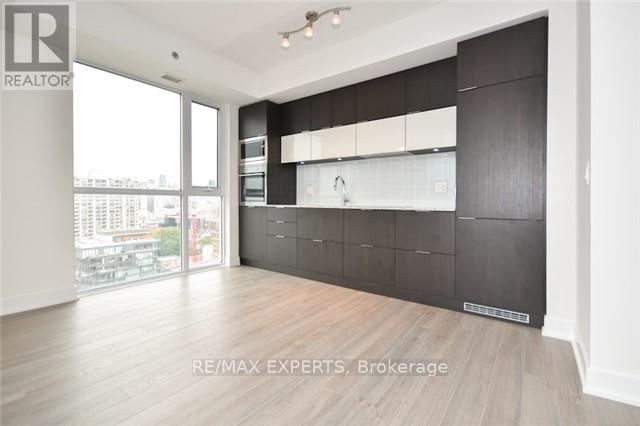 1812 - 318 Richmond Street W, Toronto, Ontario  M5V 1X2 - Photo 4 - C12518014