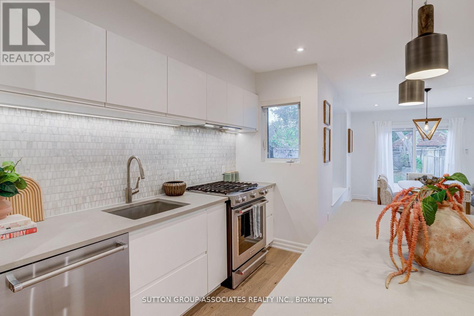 466 Montrose Avenue, Toronto, Ontario  M6G 3H1 - Photo 10 - C12518048