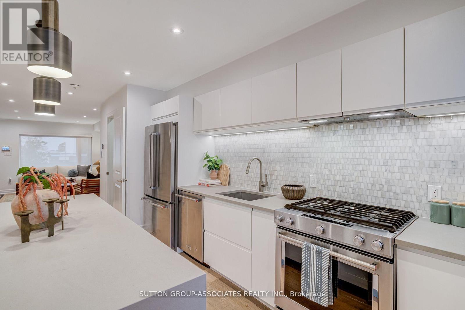 466 Montrose Avenue, Toronto, Ontario  M6G 3H1 - Photo 11 - C12518048