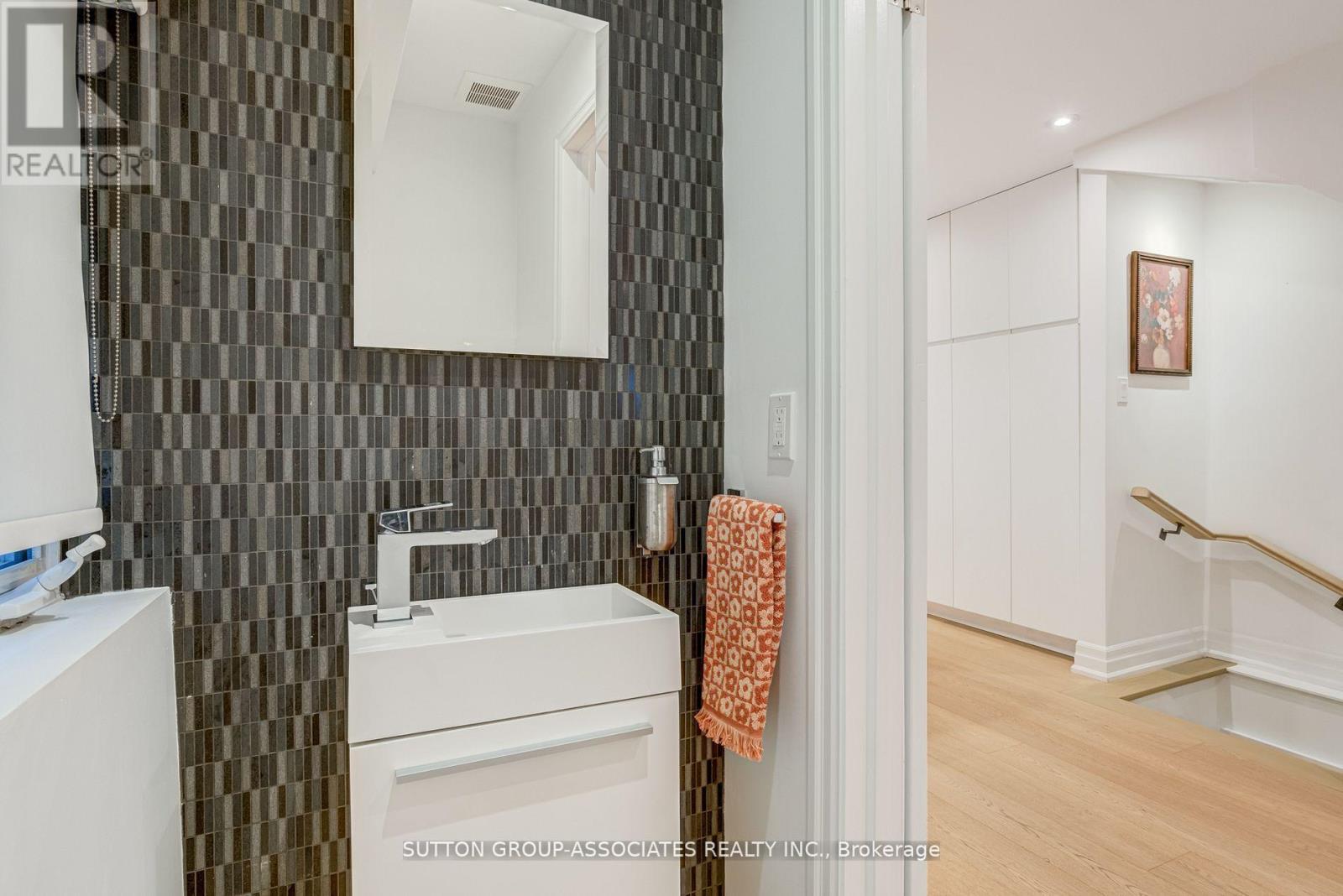 466 Montrose Avenue, Toronto, Ontario  M6G 3H1 - Photo 17 - C12518048