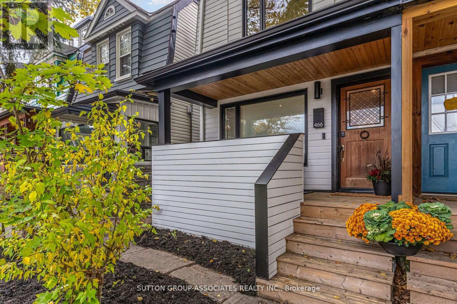 466 Montrose Avenue, Toronto, Ontario  M6G 3H1 - Photo 3 - C12518048