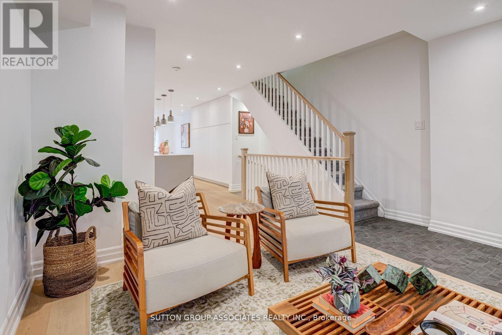 466 Montrose Avenue, Toronto, Ontario  M6G 3H1 - Photo 8 - C12518048