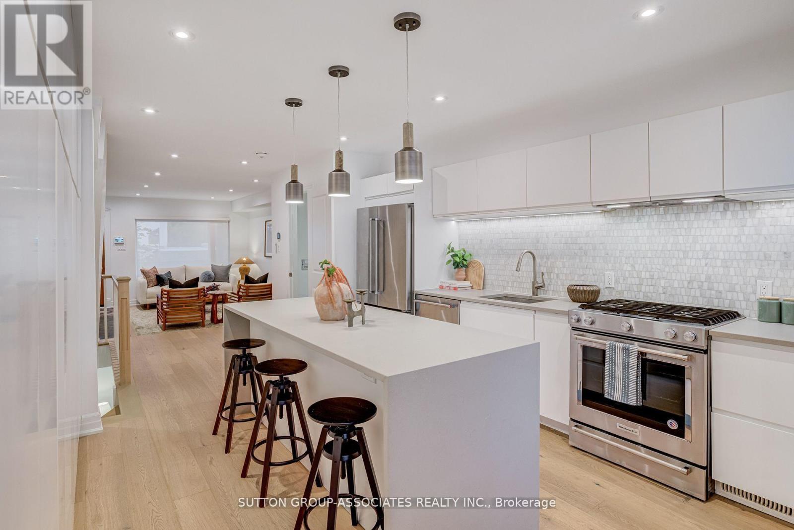 466 Montrose Avenue, Toronto, Ontario  M6G 3H1 - Photo 9 - C12518048