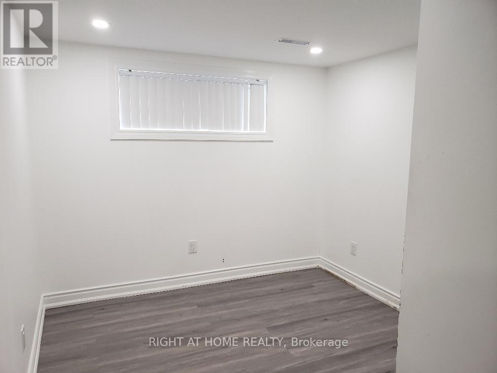 182 Acton Avenue, Toronto, Ontario  M3H 4H5 - Photo 5 - C12518066