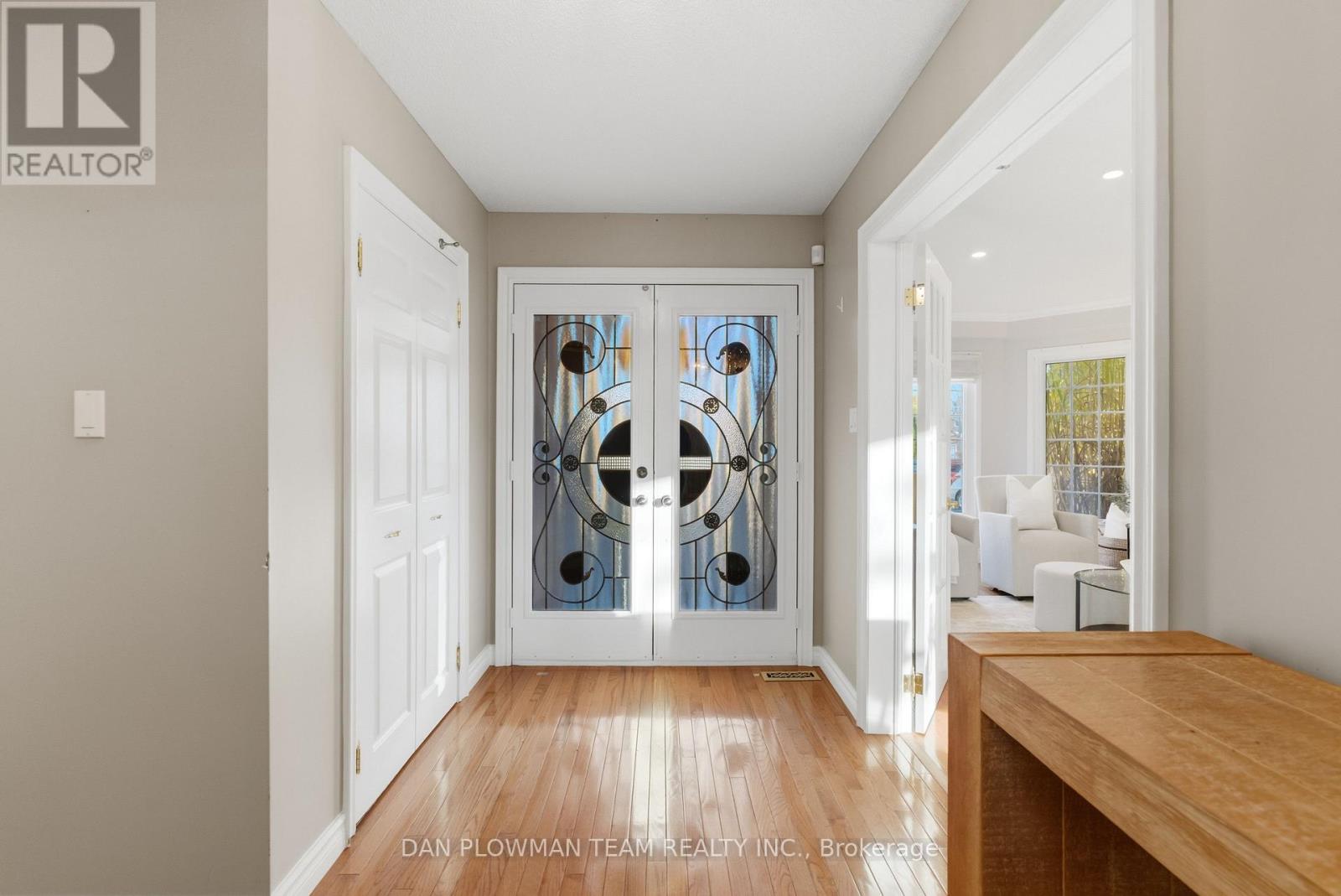 8 Aldcroft Crescent, Clarington, Ontario  L1C 4P1 - Photo 4 - E12518064