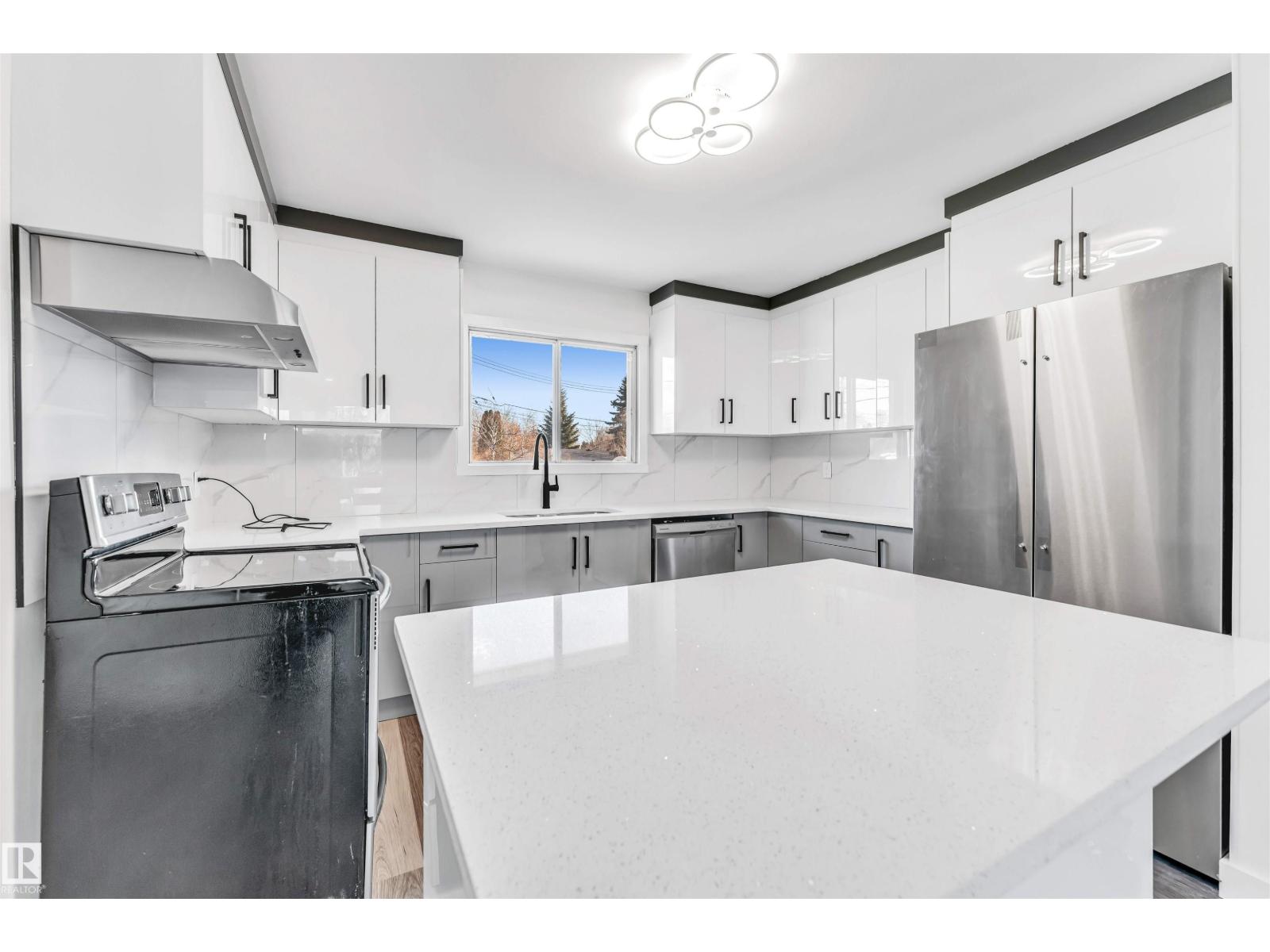 10751 164 St Nw, Edmonton, Alberta  T5P 3S1 - Photo 4 - E4464932