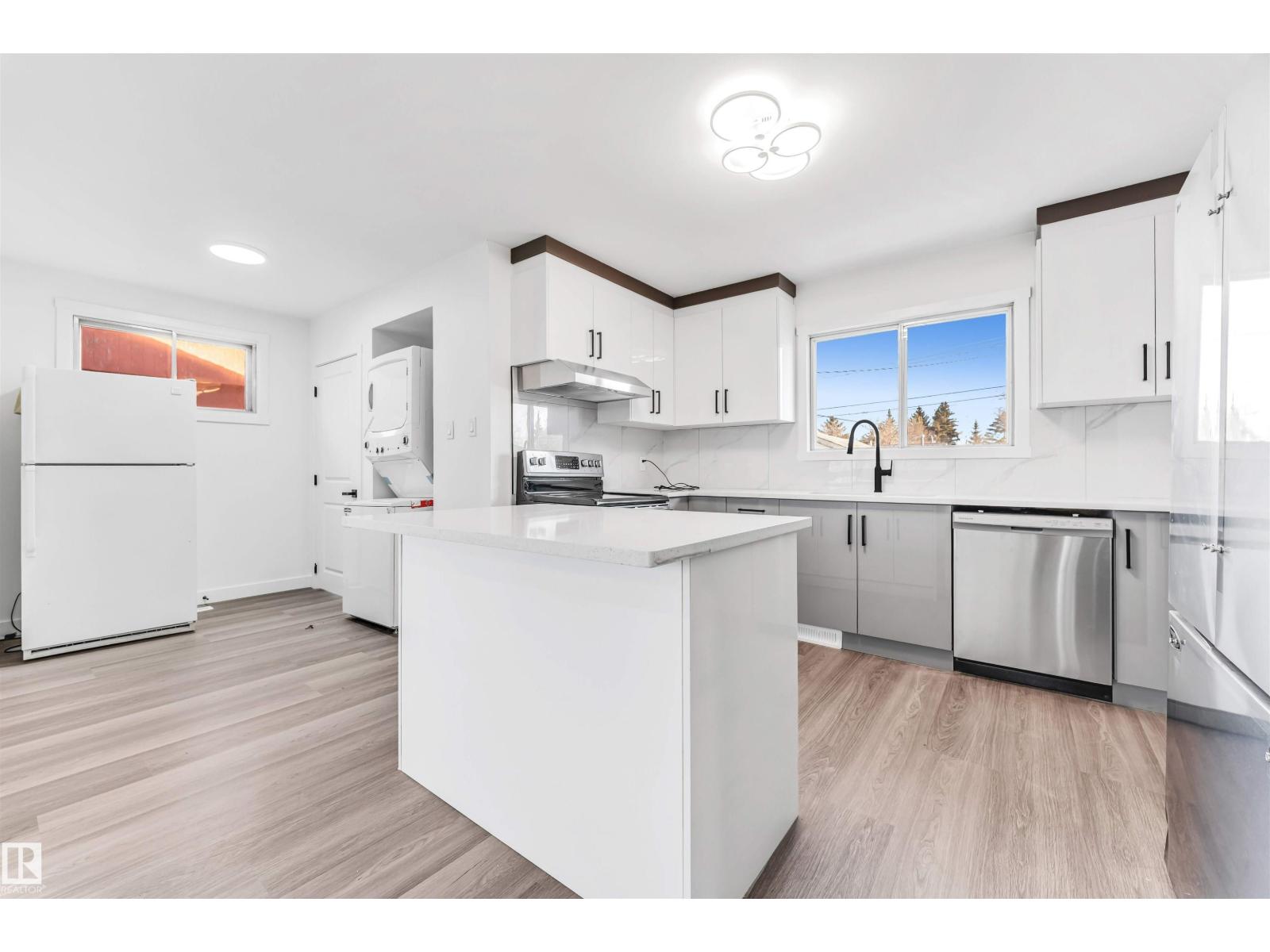 10751 164 St Nw, Edmonton, Alberta  T5P 3S1 - Photo 3 - E4464932