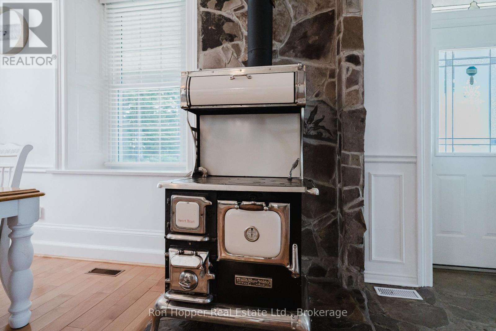 521145 12 Concession, West Grey, Ontario  N0G 1S0 - Photo 9 - X12518216