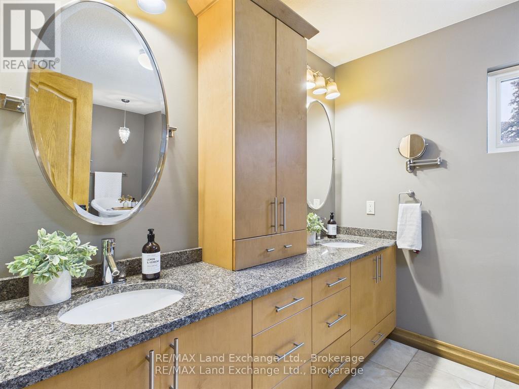 203 Campbell Crescent, Kincardine, Ontario  N2Z 1B9 - Photo 13 - X12518220