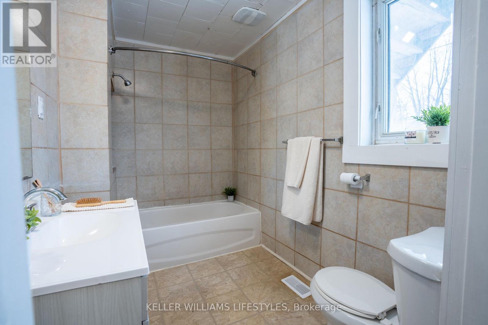 Lower - 83 Adelaide Street S, Chatham-Kent, Ontario  N7M 4R3 - Photo 10 - X12518106