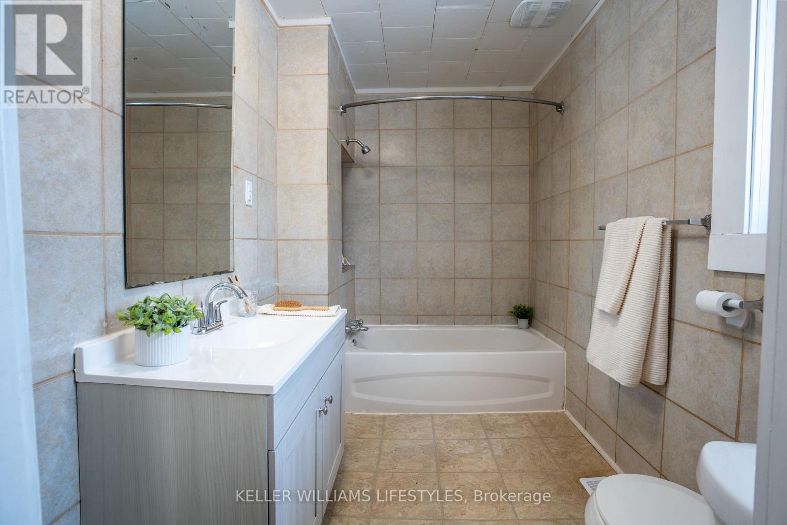 Lower - 83 Adelaide Street S, Chatham-Kent, Ontario  N7M 4R3 - Photo 11 - X12518106