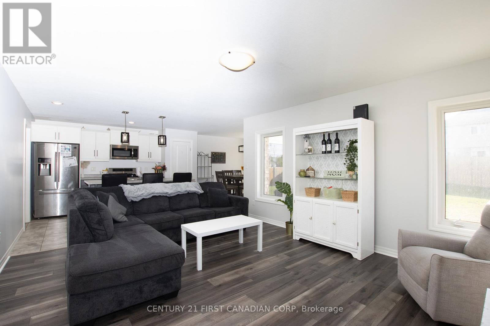 16 Arnold Street, Tillsonburg, Ontario  N4G 0G9 - Photo 7 - X12518254