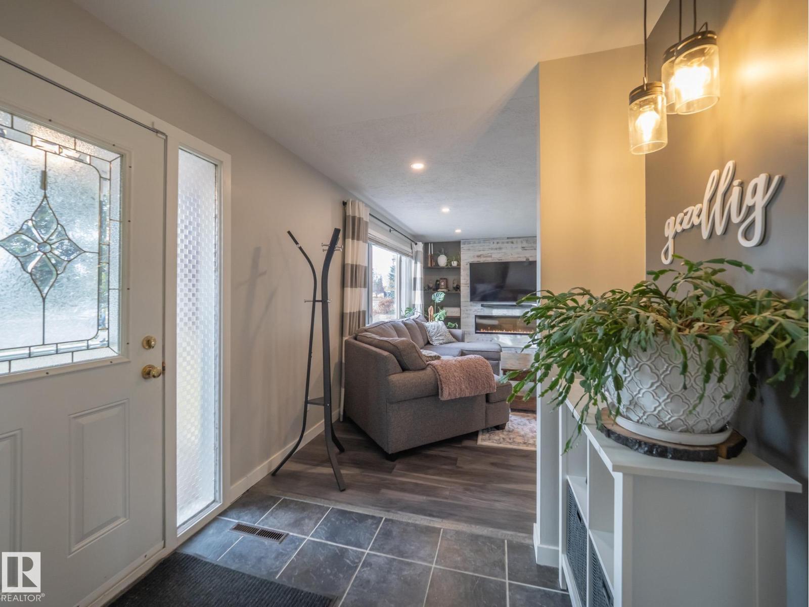 9319 Ottewell Rd Nw, Edmonton, Alberta  T6B 2G4 - Photo 4 - E4464938