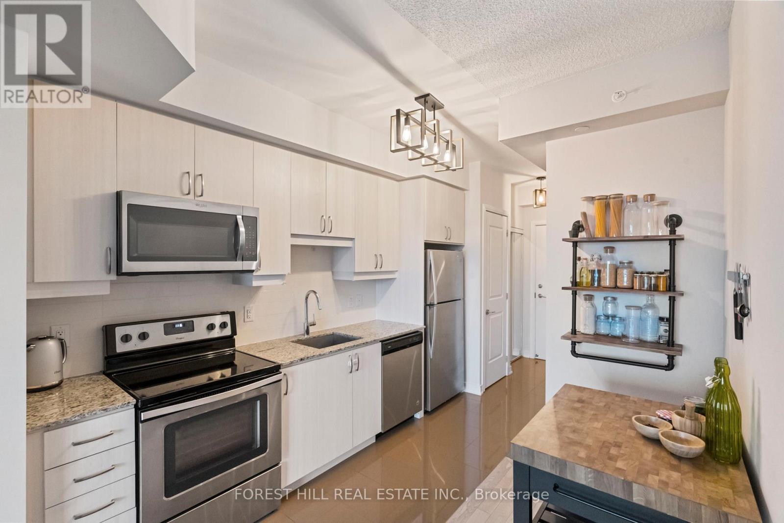 1501 - 9201 Yonge Street, Richmond Hill, Ontario  L4C 6Z2 - Photo 2 - N12517978