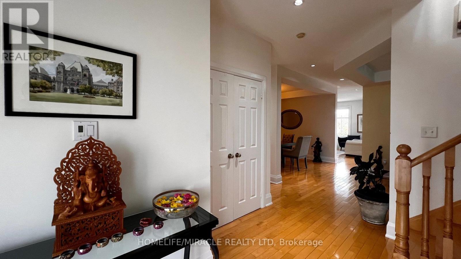 62 Vitlor Drive, Richmond Hill, Ontario L4E 4P9 - Photo 3 - N12518008